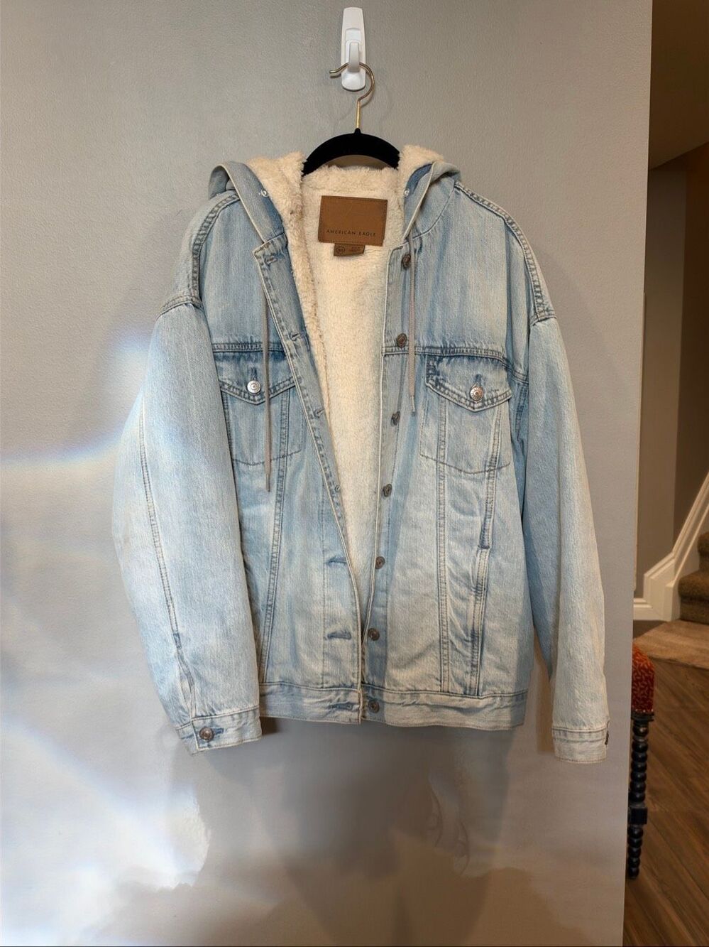 American Eagle Sherpa Lined Oversized Denim Jacket Hooded Light Wash Size Medium